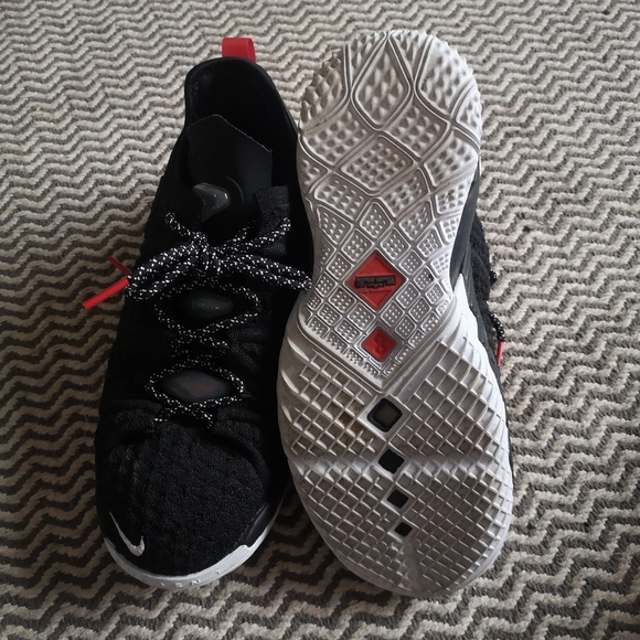 LeBron XVIII Nike - Picture 10 of 10
